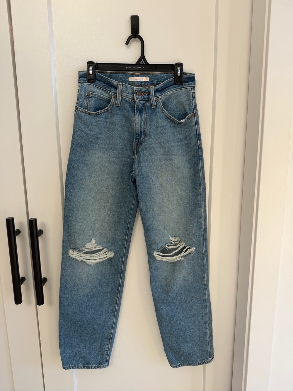 🦋 Sz 26 Levi's Light Blue Straight Leg Distressed Jeans